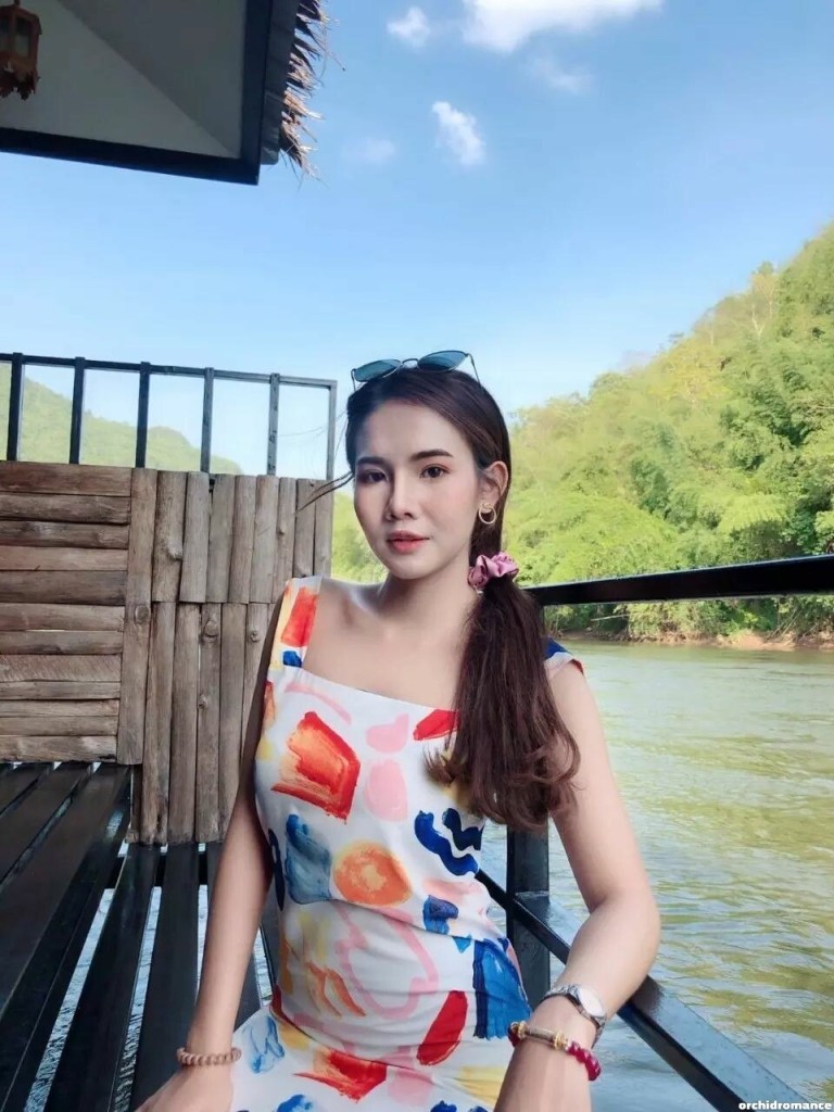 Honey Profile image 2